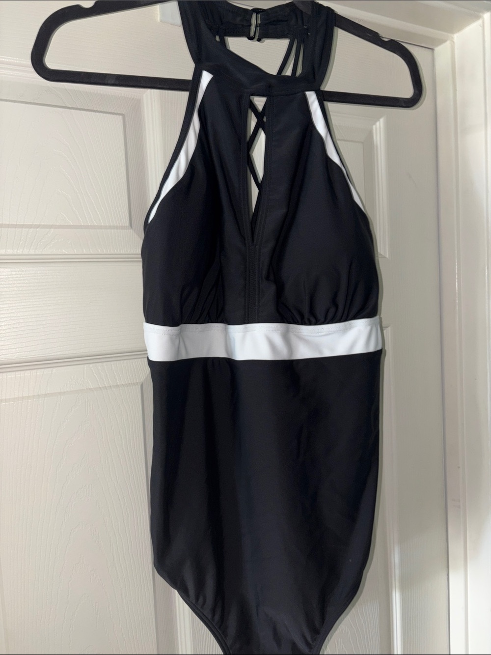 VENUS Black and White High-Neck One-Piece Swimsuit with Keyhole